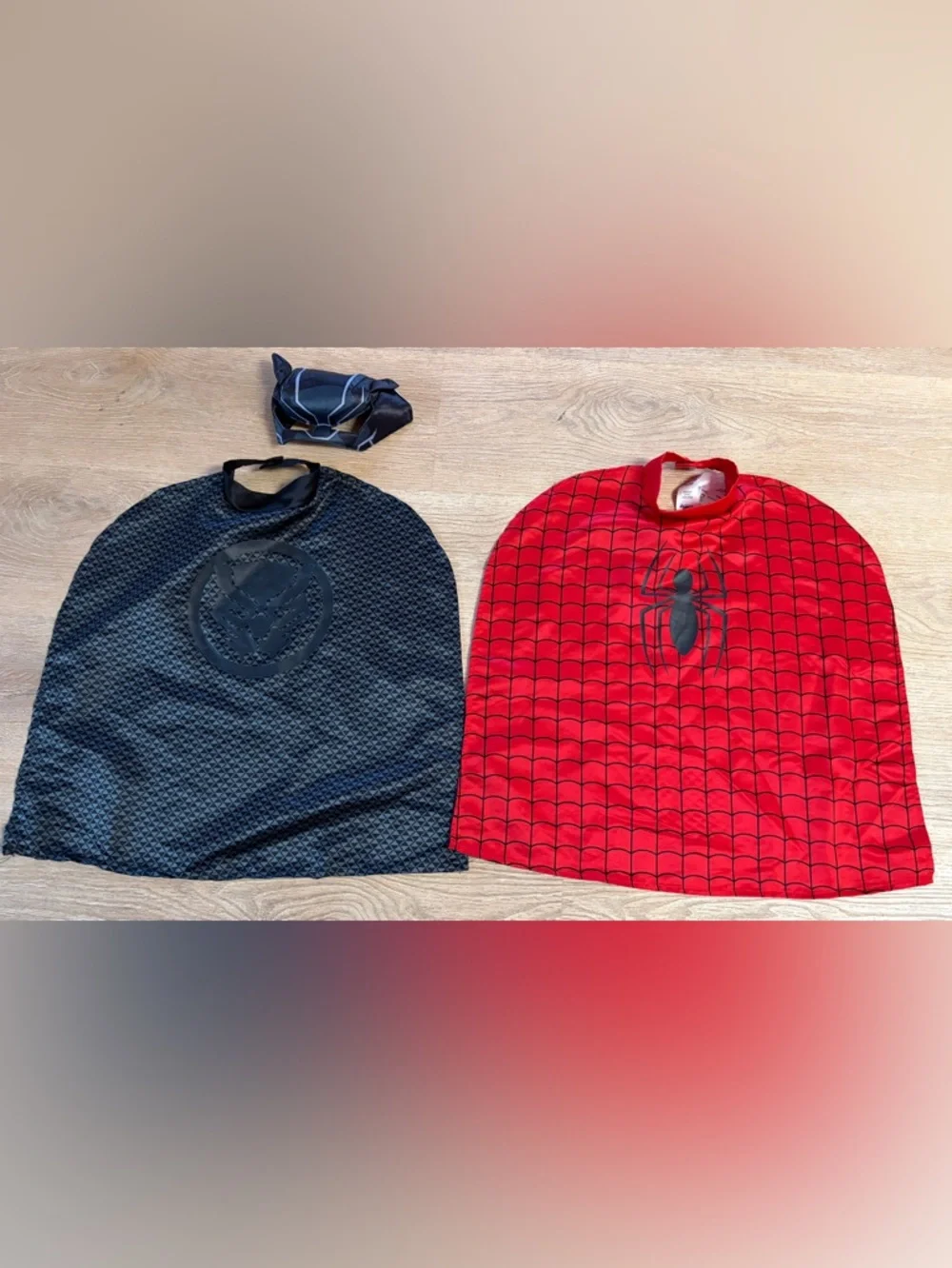 Disney Store Marvel Capes - Picture 1 of 4
